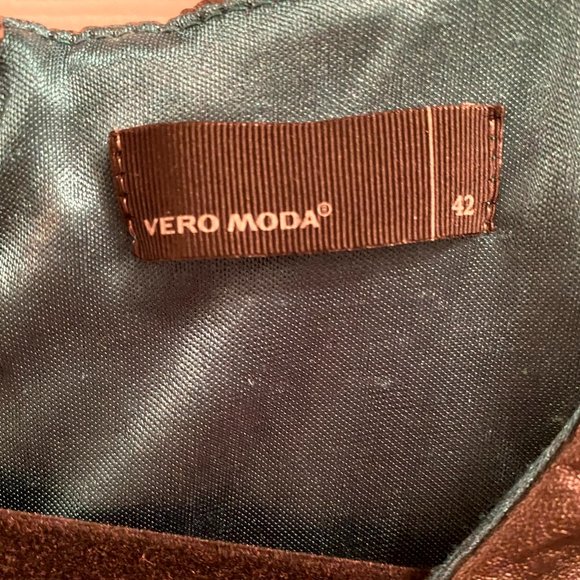 Vero Moda Crochet Type Print Blouse with Short Sleeves and Leather Trim Collar - Picture 3 of 3